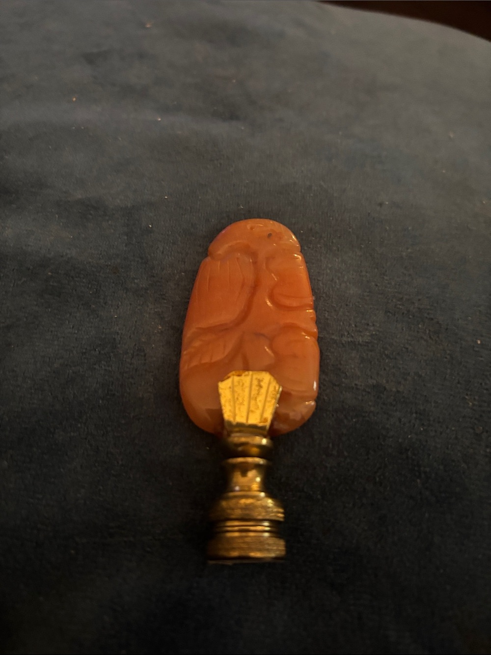 Carved Amber-Tone lamp Finial with Gold-Tone Accent